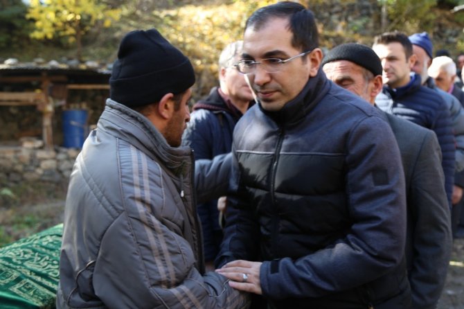 Bayburt’ta Evde Çıkan Yangında Hayatını Kaybeden 2 Kardeş İle Halaları Toprağa Verildi