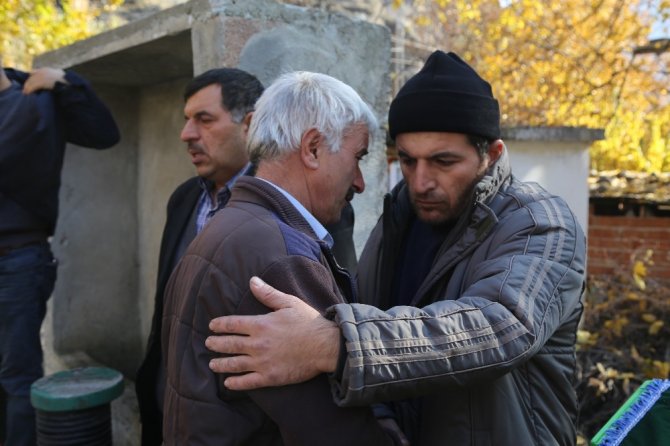 Bayburt’ta Evde Çıkan Yangında Hayatını Kaybeden 2 Kardeş İle Halaları Toprağa Verildi