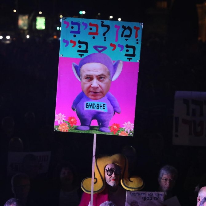 Tel Aviv’de Yüzlerce Protestocu Netanyahu’nun İstifasını İstedi