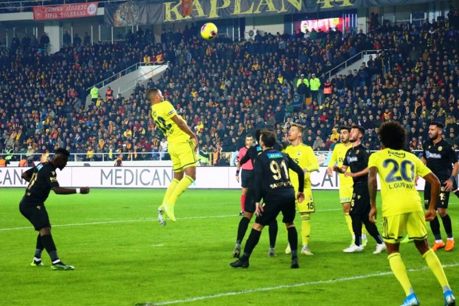 Fenerbahçe Liderlik Yarışında Fire Verdi