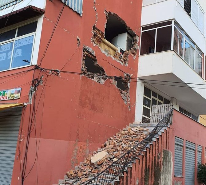 Arnavutluk Depreminde Ölü Sayısı 6’ya Yükseldi