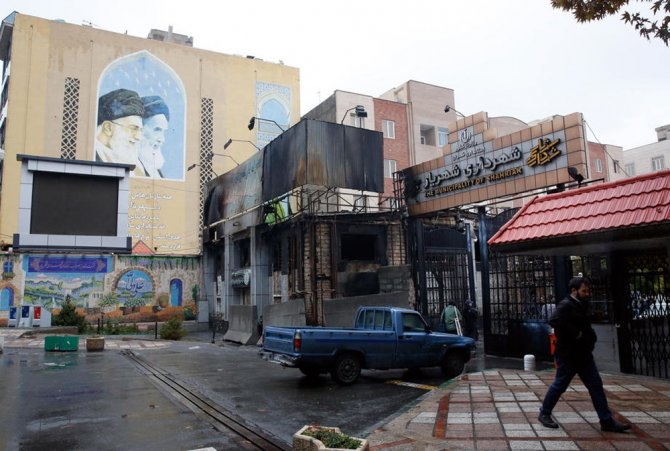 İran’daki Gösterilerde 731 Banka, 140 Kamu Binası Yakıldı