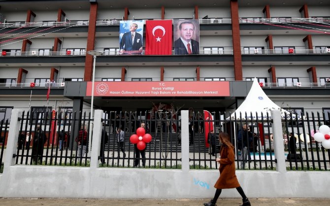 Bakan Selçuk 5 Yıldızlı Otel Konforundaki Huzurevini Açtı
