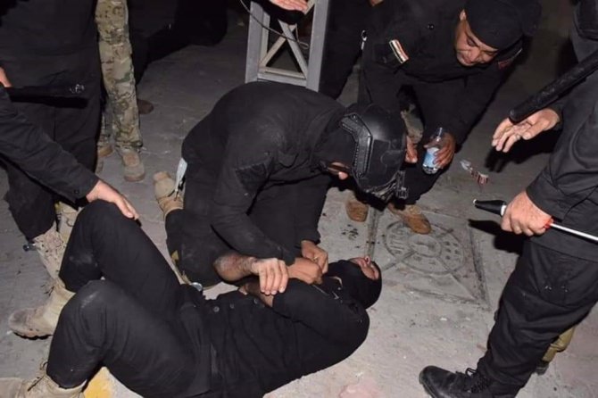 Irak’ta Protestocular İran Konsolosluğu Binasını Ateşe Verildi