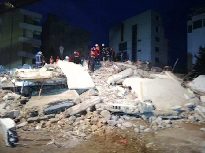 Arnavutluk’ta Ölü Sayısı 30’u Aştı