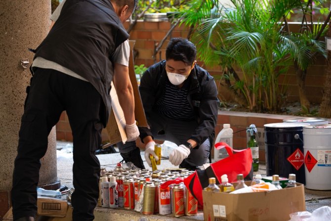 Hong Kong’da Polisin Üniversite Kuşatması Kalktı