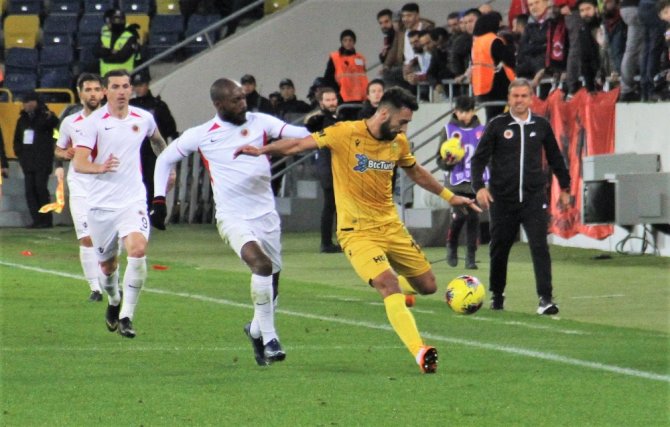 İlk Yarıda Tek Gol Var