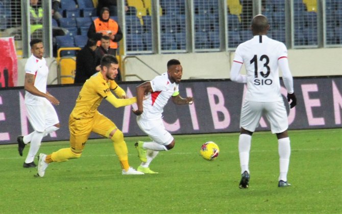 İlk Yarıda Tek Gol Var