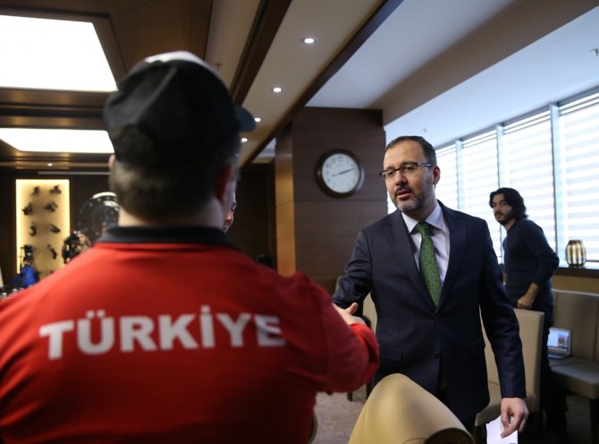 Bakan Kasapoğlu, Avrupa Ve Dünya Şampiyonu Olan Özel Sporcuları Ağırladı