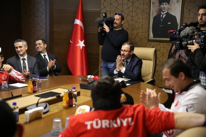 Bakan Kasapoğlu, Avrupa Ve Dünya Şampiyonu Olan Özel Sporcuları Ağırladı