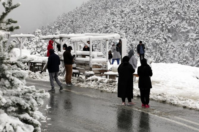 Zigana Dağı’nda Kar Kalınlığı 15 Santimetreyi Geçti