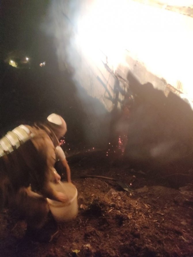 Yangına Uykuda Yakalanan Aileyi Jandarma Havaya Ateş Ederek Uyandırdı