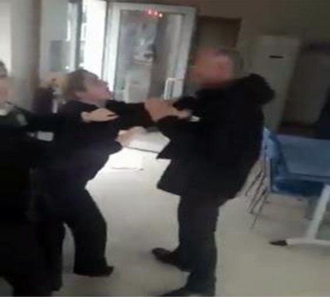 Erkek Memurdan Kadın Güvenlik Görevlilerine Şiddet