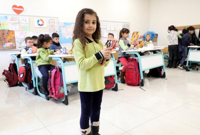 Sınıf Başkanlığı Seçimi İçin Broşür Bastırıp Oy İstedi