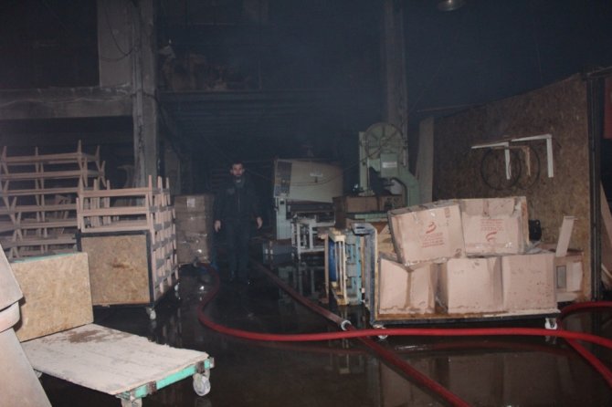 İnegöl’de Ahşap Fabrikasında Yangın
