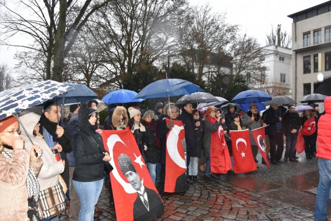 Alman Kanalının Skandal Atatürk Yayını Hamburg’da Protesto Edildi