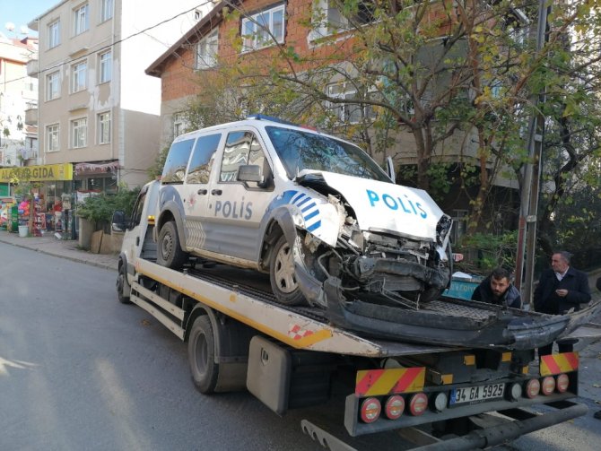 Kaçan Sürücüyü Kovalayan Polis Otosu Kaza Yaptı: 1 Polis Yaralı