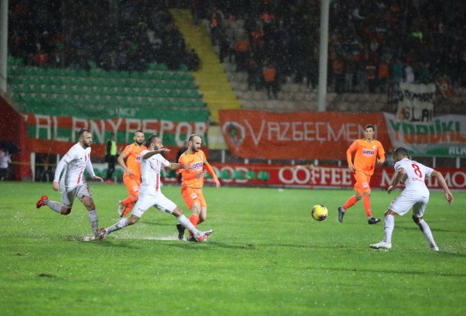Antalya Derbisinde Yağmur Var, Kazanan Yok