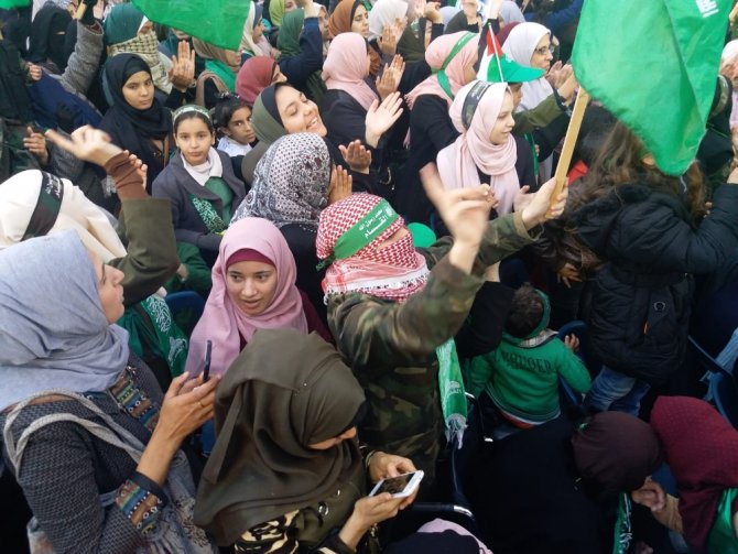 Gazze’de Filistinliler Hamas’ın Kuruluşunun Yıldönümü Kutladı