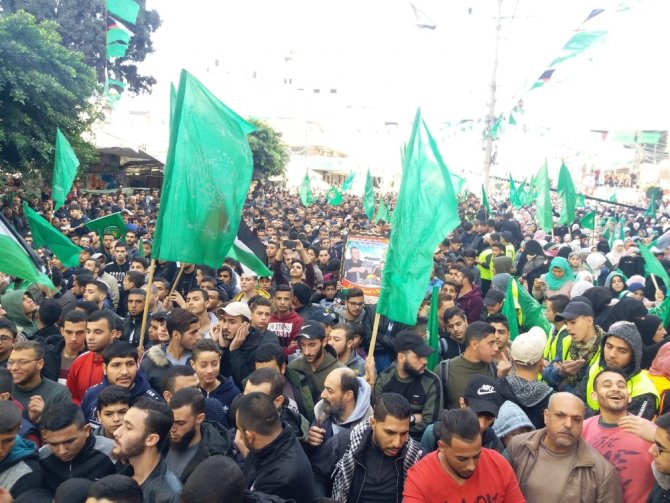 Gazze’de Filistinliler Hamas’ın Kuruluşunun Yıldönümü Kutladı