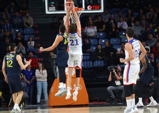 Anadolu Efes, Fenerbahçe Beko’yu Yendi