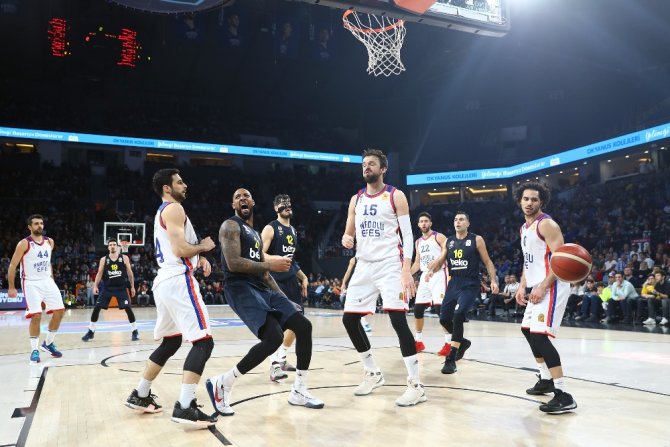 Anadolu Efes, Fenerbahçe Beko’yu Yendi