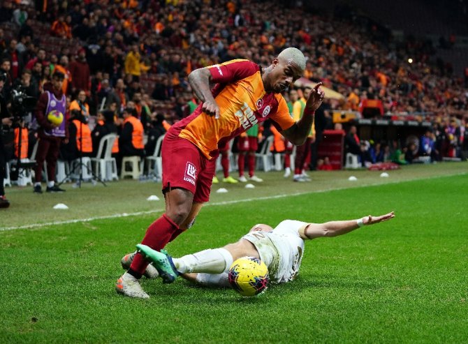 Galatasaray Uzatmalarda Yıkıldı