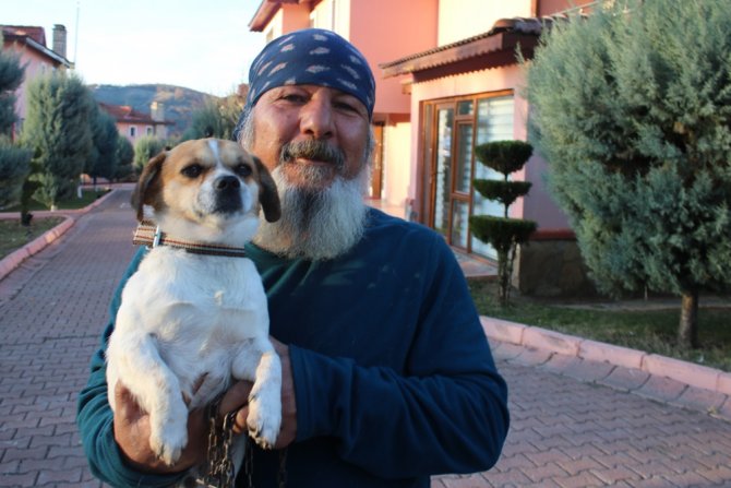 Boğulma Tehlikesi Geçiren Köpeği Kalp Masajı Kurtardı