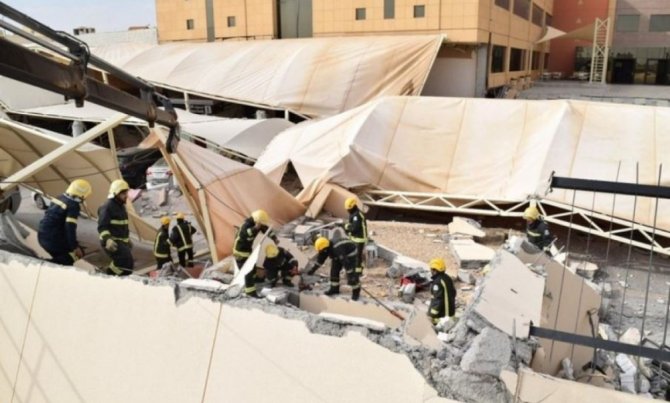 Üniversitenin Duvarı Çöktü: 2 Ölü, 13 Yaralı