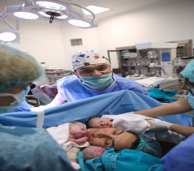 Doktor 14. Denemesinde 50 Yaşında Üçüz Doğurdu