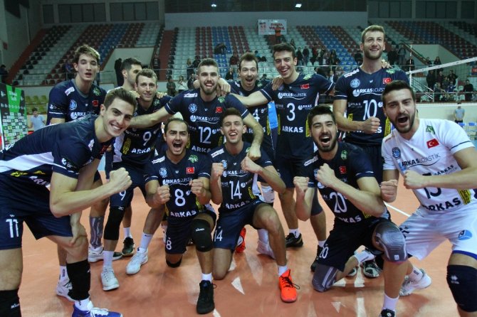Avrupa Erkekler Cev Kupası: Arkas: 3 - Dinamo Bükreş: 1
