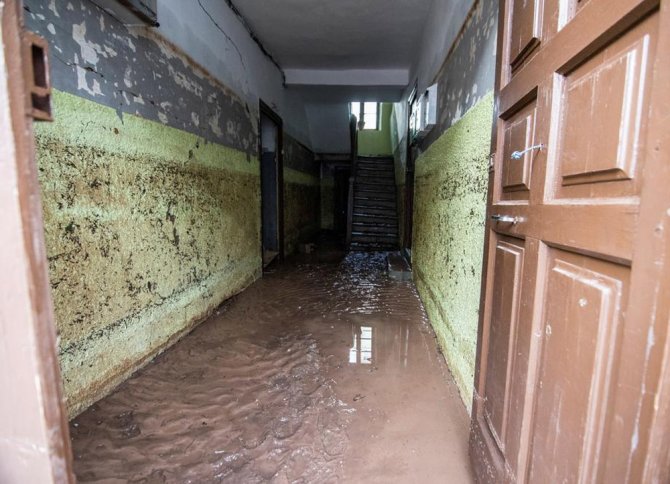 İspanya Ve Portekiz Sele Teslim: 4 Ölü