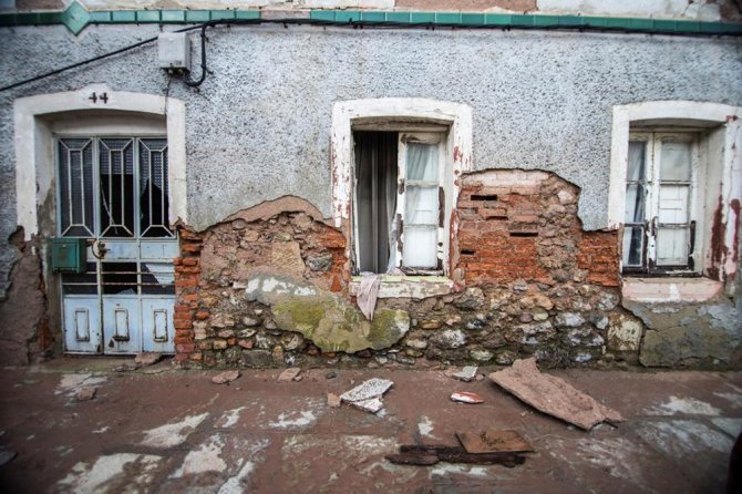 İspanya Ve Portekiz Sele Teslim: 4 Ölü