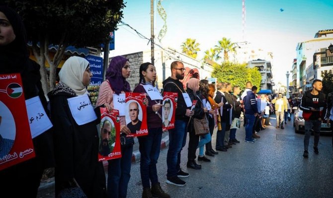 İsrail Hapishanelerindeki Filistinli Mahkumlara Destek İçin İnsan Zinciri