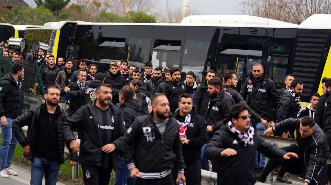 Beşiktaş Taraftarları Stada Geldi
