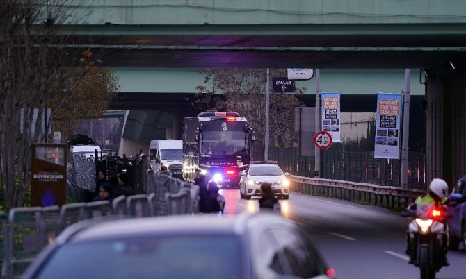 Derbi Öncesi Takım Otobüsleri Stada Ulaştı