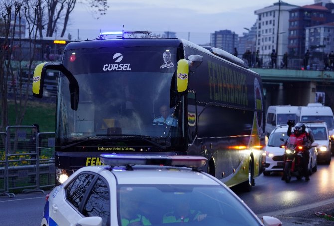 Derbi Öncesi Takım Otobüsleri Stada Ulaştı