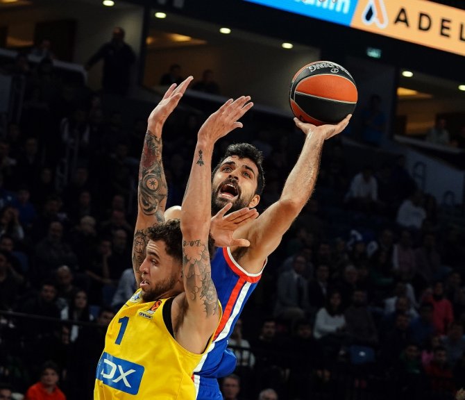 Thy Euroleague: Anadolu Efes: 99 - Maccabi Fox Tel Aviv: 79