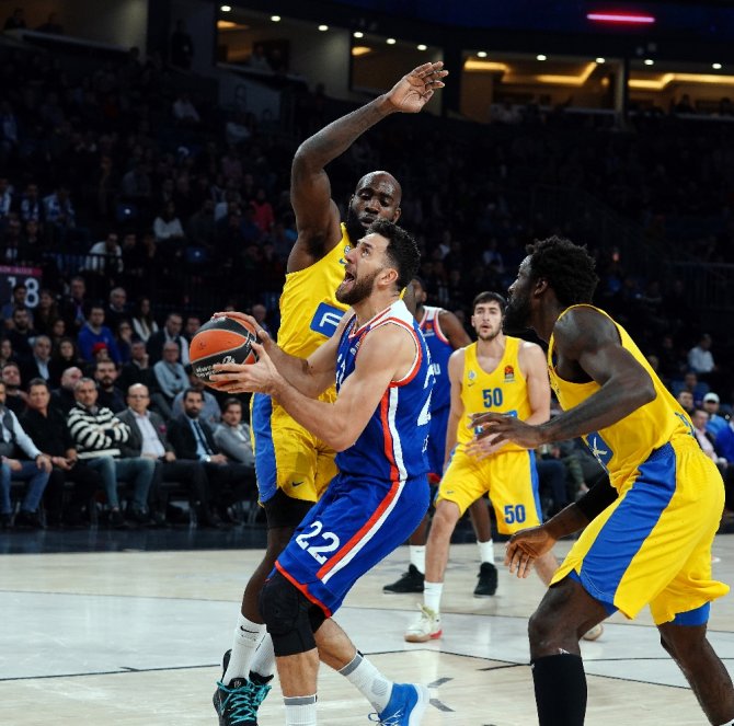 Thy Euroleague: Anadolu Efes: 99 - Maccabi Fox Tel Aviv: 79
