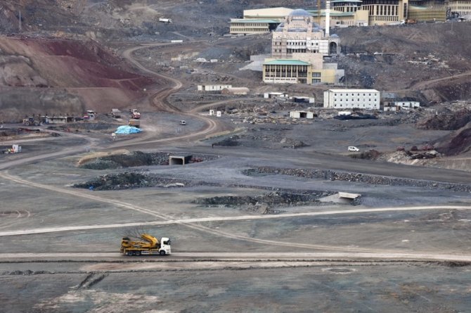Yeni Yusufeli’ne İlk Meyve Ağaçları Taşındı