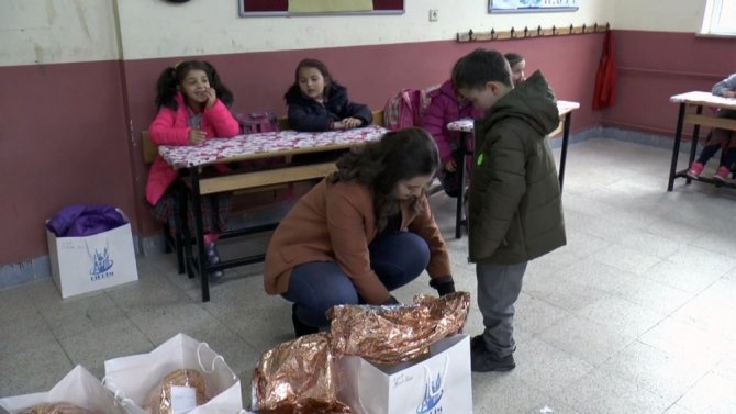 Köy Okuluna Anlamlı Yardım