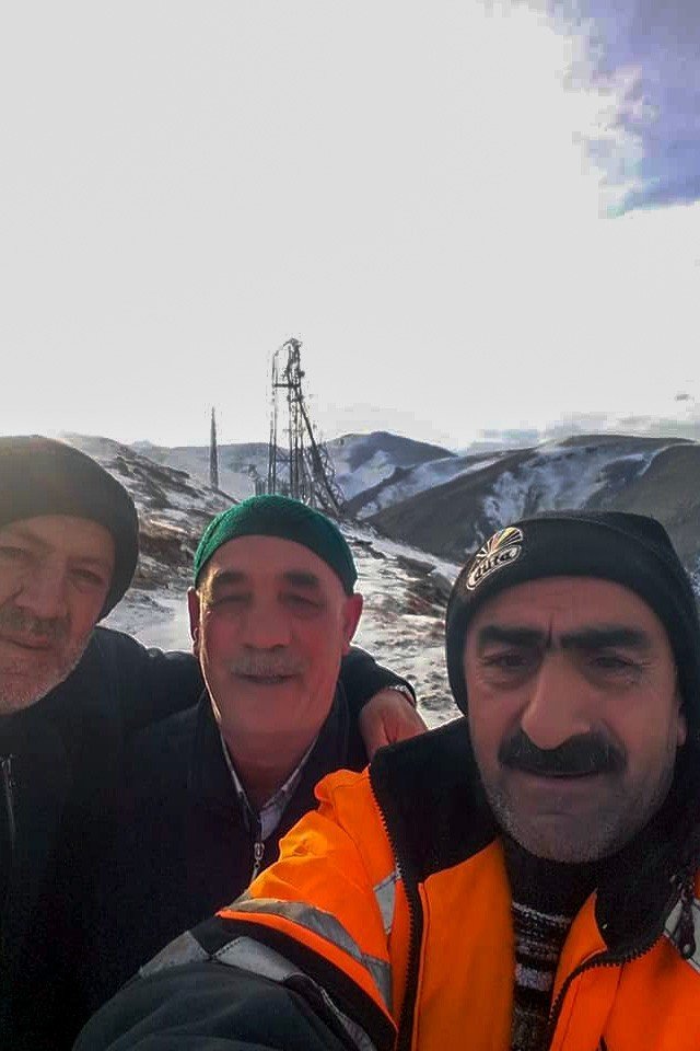 Şiddetli Rüzgar Verici Direğini Kağıt Gibi Katladı