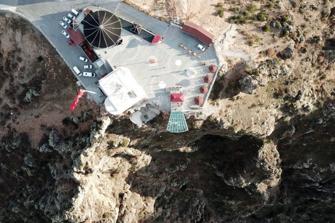 Buraya Çıkmak Yürek İstiyor