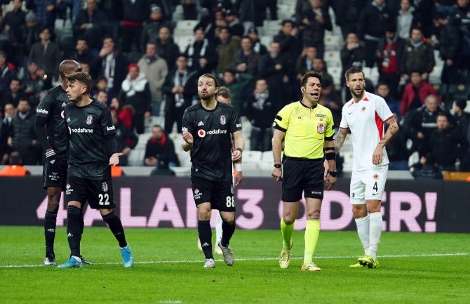 İlk Yarıda Tek Gol Var