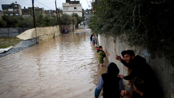 Gazze Şeridi’nde Cadde Ve Sokaklar Sular Altında