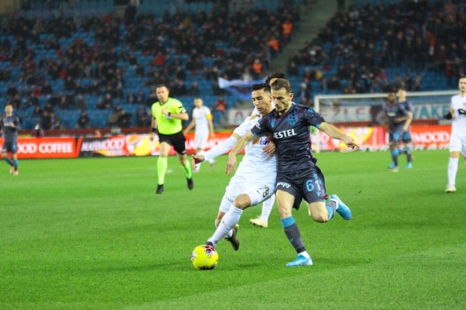 İlk Yarı Trabzonspor’un Üstünlüğüyle Bitti
