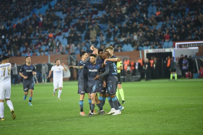 İlk Yarı Trabzonspor’un Üstünlüğüyle Bitti