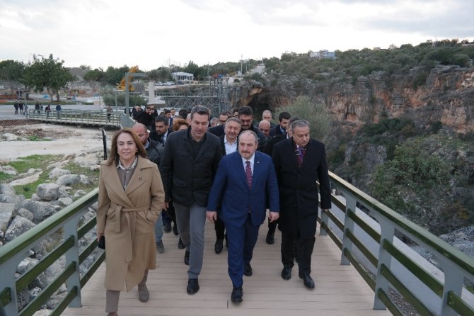Bakan Varank, Cehennem Obruğu Seyir Terasını Ziyaret Etti, Öz Çekim Yaptı