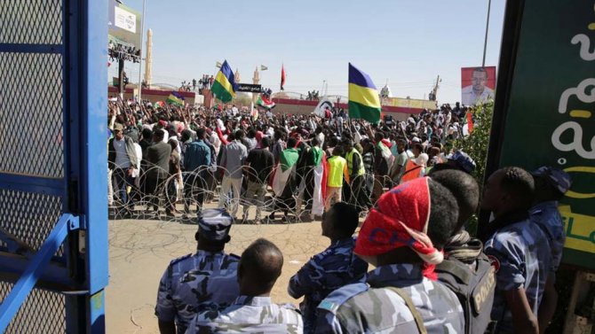 Göstericinin Öldürülmesiyle Bağlantılı 27 Güvenlik Gücüne İdam Cezası