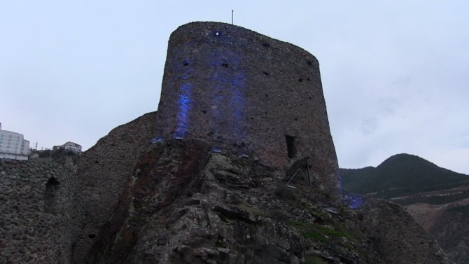 Artvinli Kalesini Gezmek Ve Kale Burçlarında Bayrağının Dalgalanmasını İstiyor